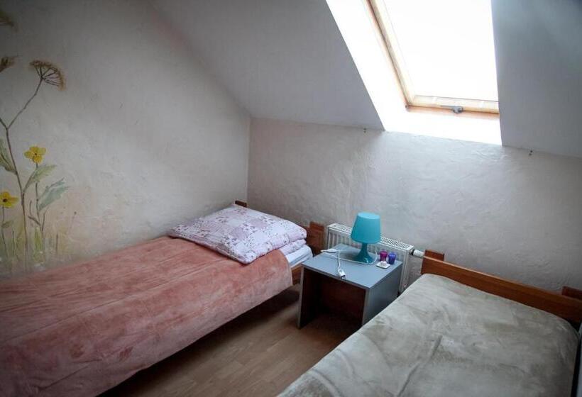 バス共有のスタンダードルーム, Uroczysko Deresze