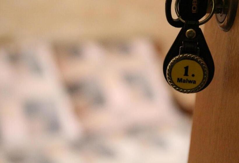 اتاق استاندارد با تخت بزرگ, Bar Malwa