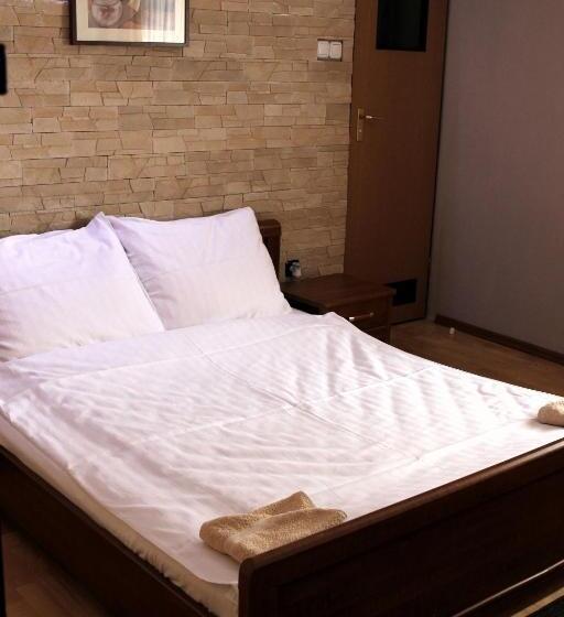 اتاق استاندارد با تخت بزرگ, Bar Malwa