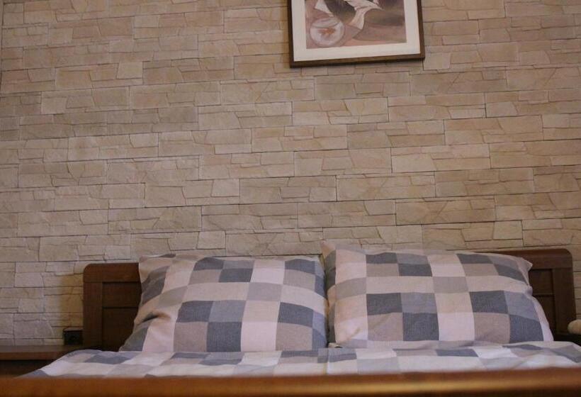 اتاق استاندارد یک نفره, Bar Malwa