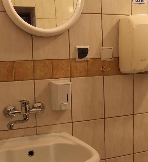 اتاق استاندارد یک نفره, Bar Malwa