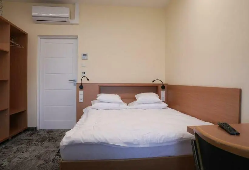 キングサイズベッドのスタンダードルーム, Motelik Grosar Jasło