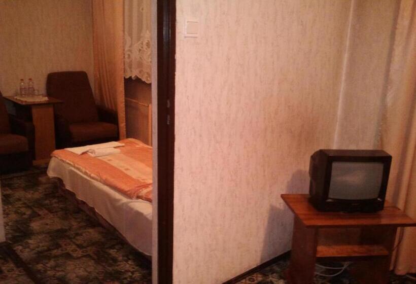 חדר סטנדרט לשלושה, Karet Obiekt Hotelowy