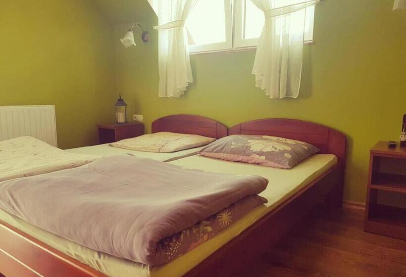 带阳台标准四人间, Noclegi U Dyncyka