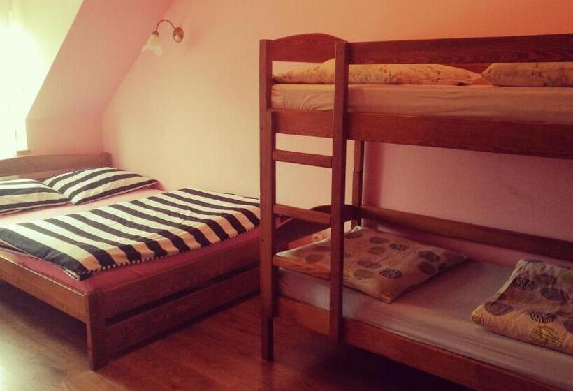 家庭间, Noclegi U Dyncyka