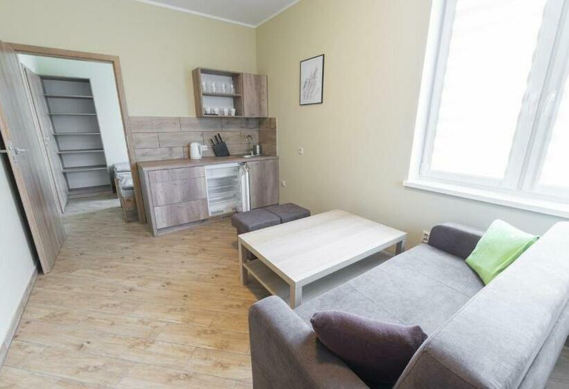 إستديو عائلى, Pokoje Gościnne Butryny