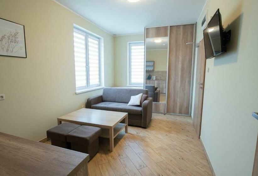 إستديو عائلى, Pokoje Gościnne Butryny