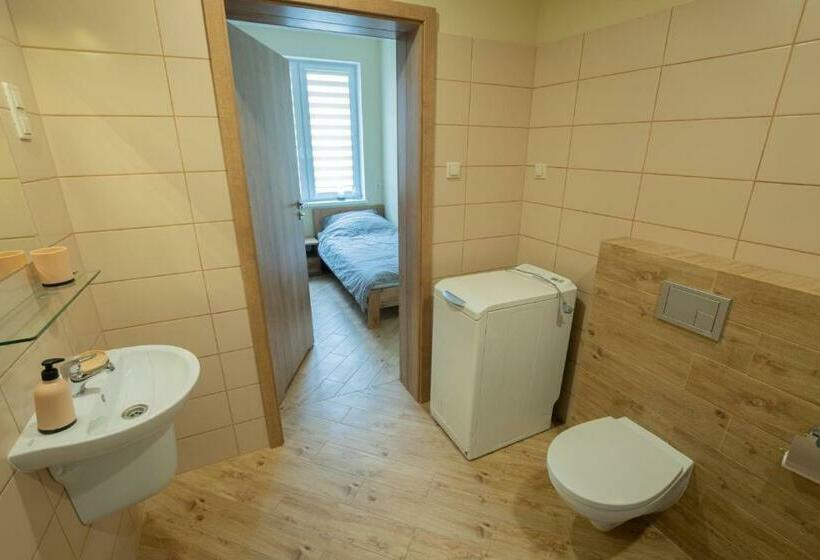 إستديو عائلى, Pokoje Gościnne Butryny