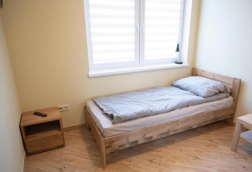 غرفة قياسية فردية, Pokoje Gościnne Butryny