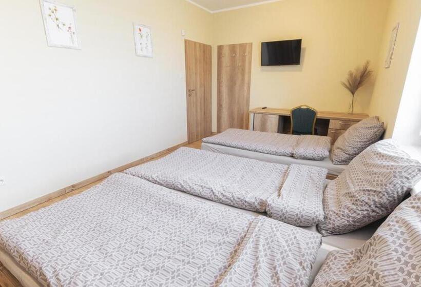 غرفة قياسية ثلاثية, Pokoje Gościnne Butryny