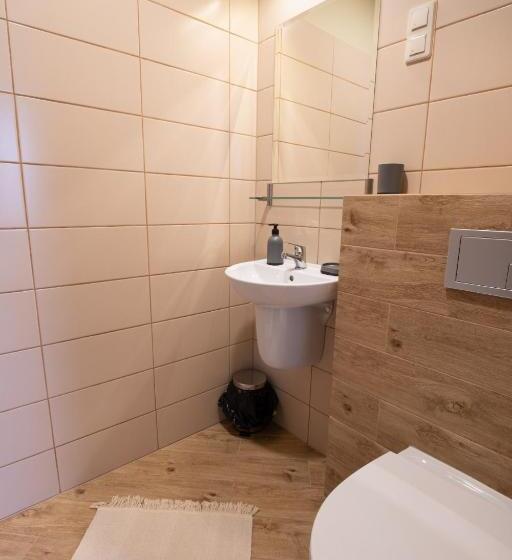 غرفة قياسية ثلاثية, Pokoje Gościnne Butryny