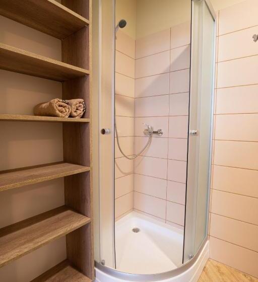 غرفة قياسية ثلاثية, Pokoje Gościnne Butryny