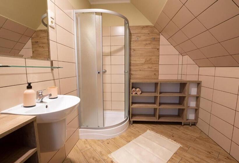 إستديو عائلى, Pokoje Gościnne Butryny