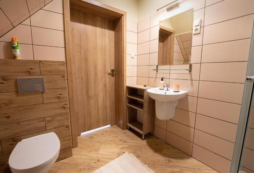 إستديو عائلى, Pokoje Gościnne Butryny