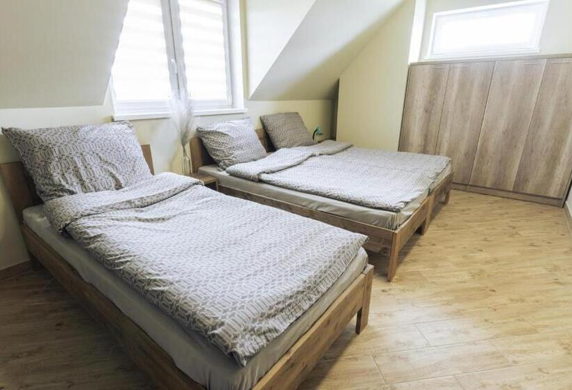 غرفة قياسية ثلاثية, Pokoje Gościnne Butryny