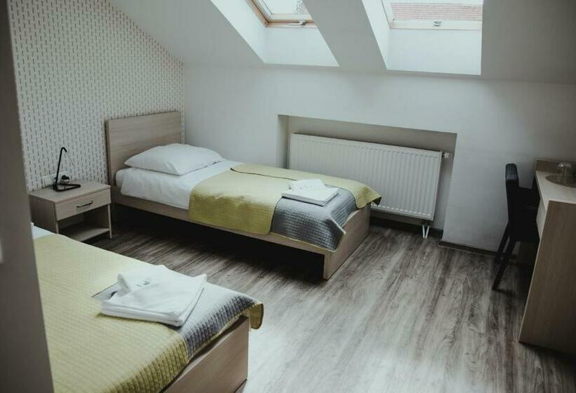 Номер Стандарт, Restauracja Park Szwajcaria