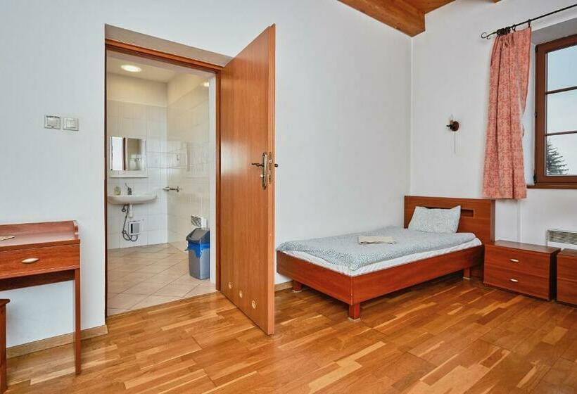 اتاق استاندارد سه نفره, Quadrans Hostel And Caffee Na Dworcu Kolejowym Modlin 7 Min Jazdy Lotniskowym Autobusem Wahadłowym