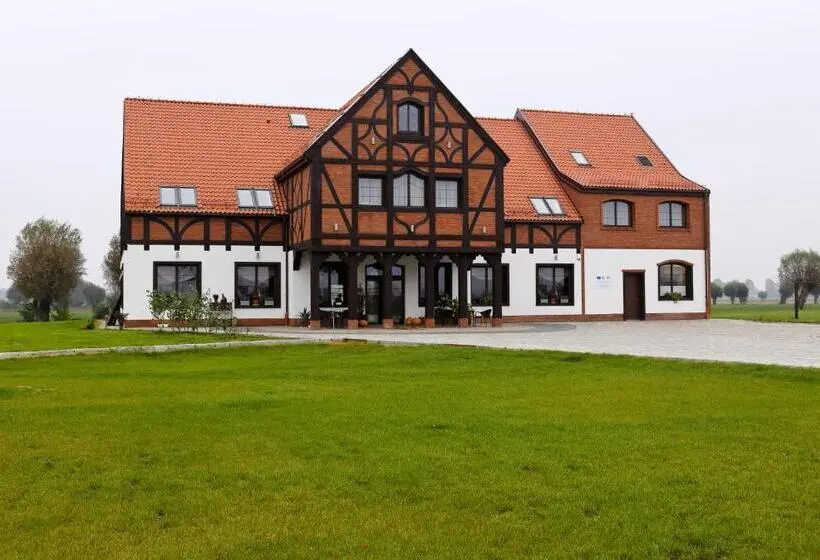 Standard Yhden Hengen Huone, Folwark żuławski