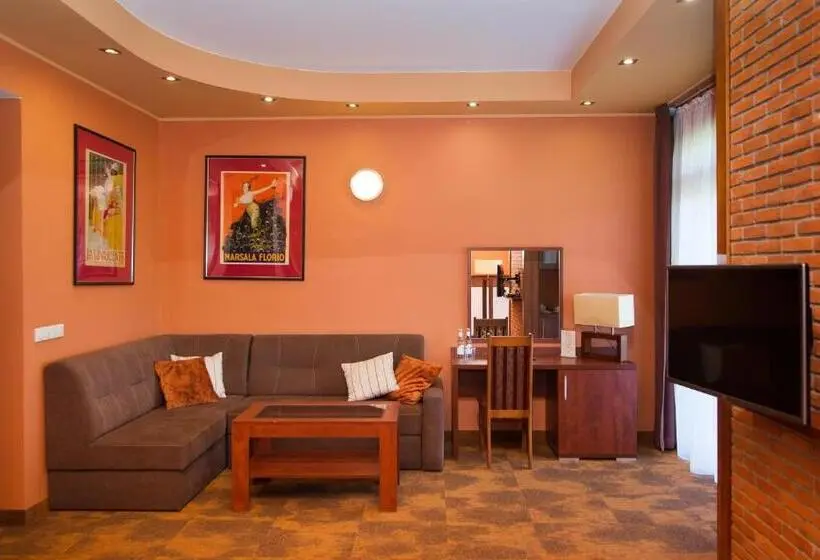 Deluxe-studio, Folwark żuławski