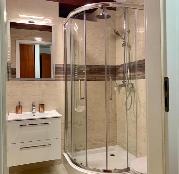 اتاق ساده سه نفره, Kamienica Biała