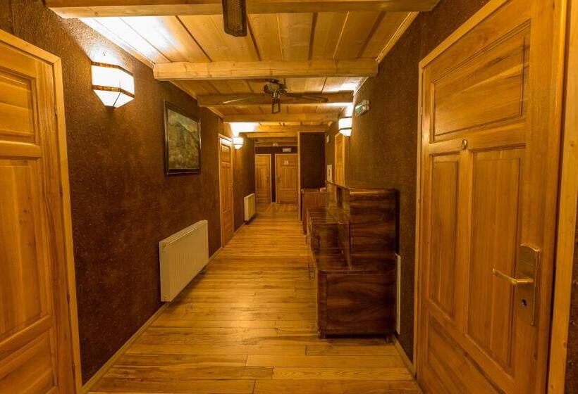 スタンダード４人部屋, Krakowiacy I Górale