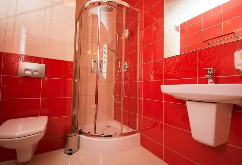 Standard Kolmen Hengen Huone, Zajazd Sebory