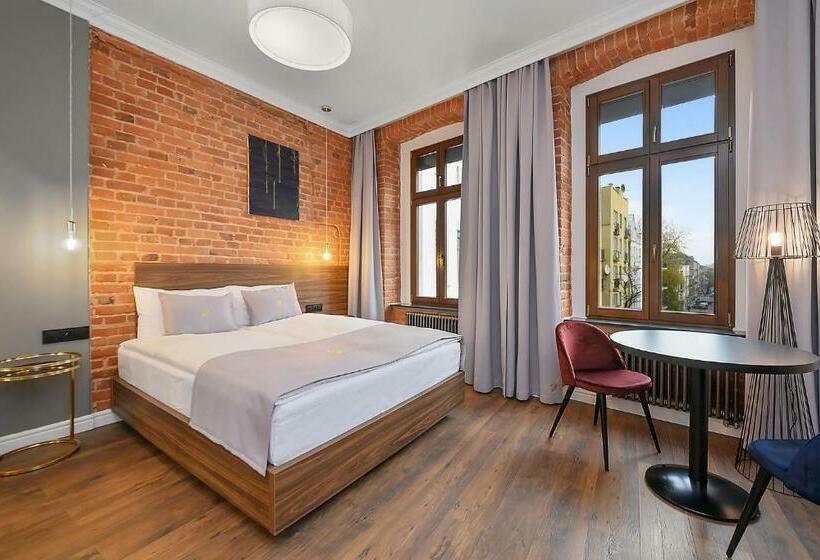 استودیوی سوپریور, Aparthotel Krzywa Kamienica