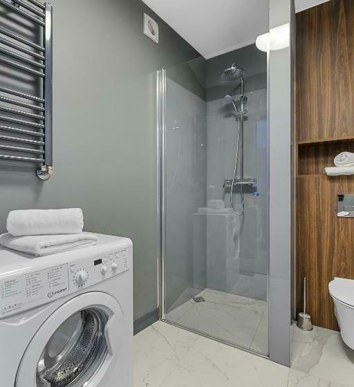 استودیوی سوپریور, Aparthotel Krzywa Kamienica