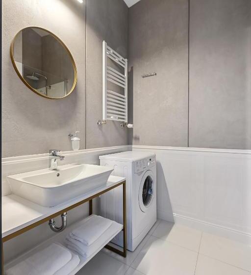 استودیوی سوپریور, Aparthotel Krzywa Kamienica