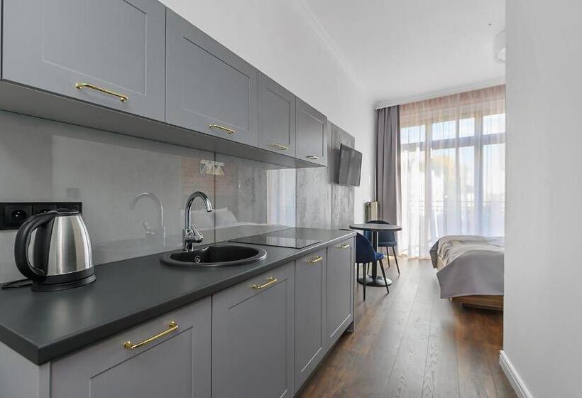 استودیوی سوپریور, Aparthotel Krzywa Kamienica