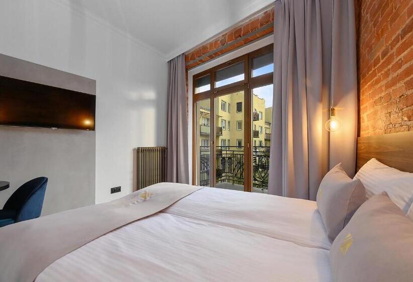 استودیوی سوپریور, Aparthotel Krzywa Kamienica