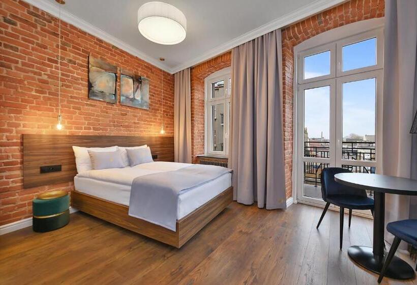 استودیوی سوپریور, Aparthotel Krzywa Kamienica