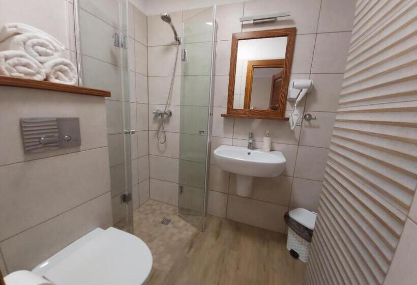 اتاق استاندارد سه نفره, Gościniec Król Sielaw