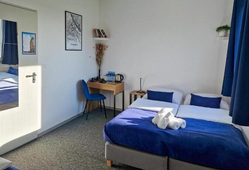 חדר סטנדרט לשלושה, Mile Gdansk Airport & Parking Długoterminowy