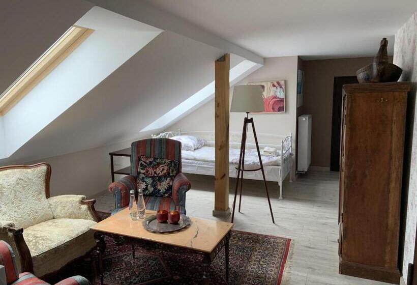 家庭间, Olszynowy Dwór