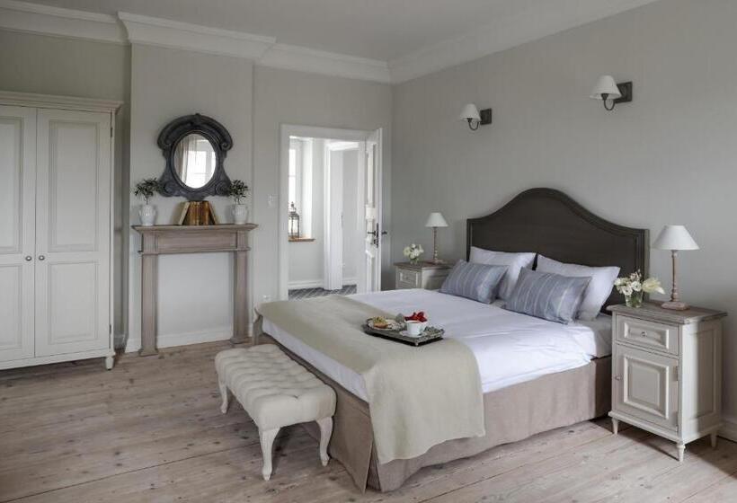 اتاق لوکس خانوادگی, Pałac Kamieniec