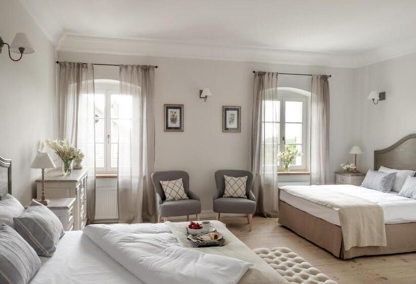 اتاق لوکس خانوادگی, Pałac Kamieniec