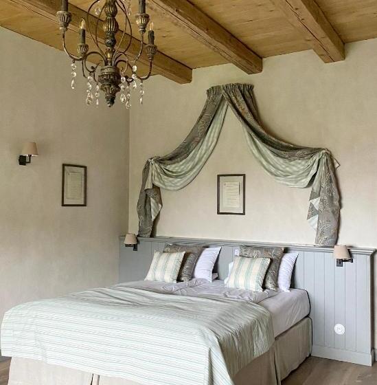 اتاق لوکس با چشمانداز, Pałac Kamieniec