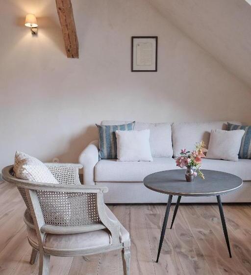 اتاق لوکس, Pałac Kamieniec