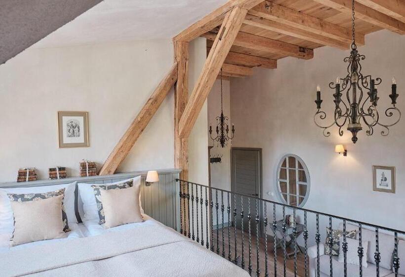 اتاق لوکس, Pałac Kamieniec