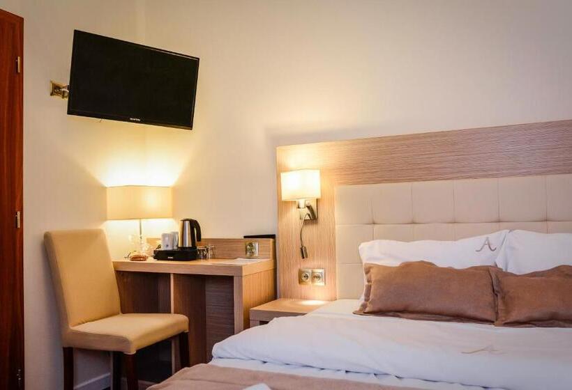 اتاق استاندارد یک نفره, Willa Anna