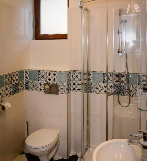 اتاق استاندارد سه نفره, Willa Anna