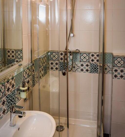 اتاق خانوادگی, Willa Anna