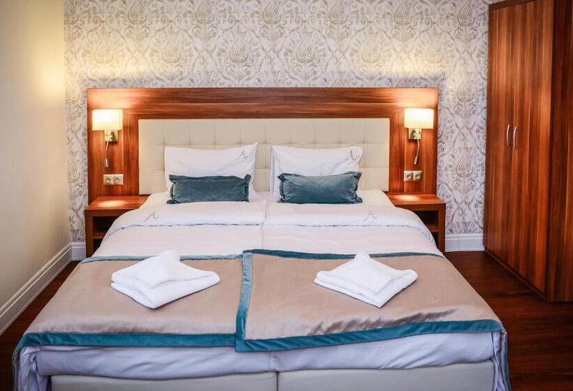 اتاق خانوادگی, Willa Anna