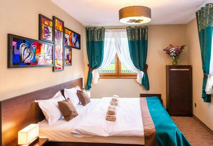 חדר סטנדרט לשלושה, Willa Szafran