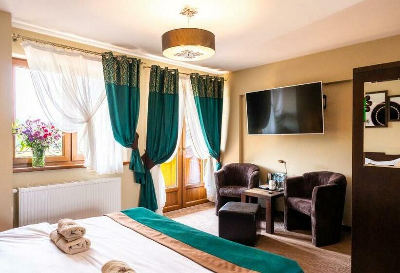 חדר סטנדרט לשלושה, Willa Szafran