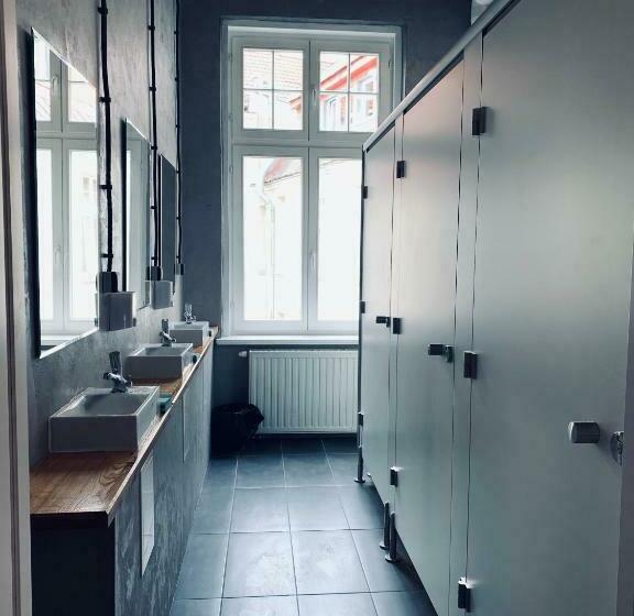 Quarto Estandar Banheiro Compartilhado, Chilli Hostel