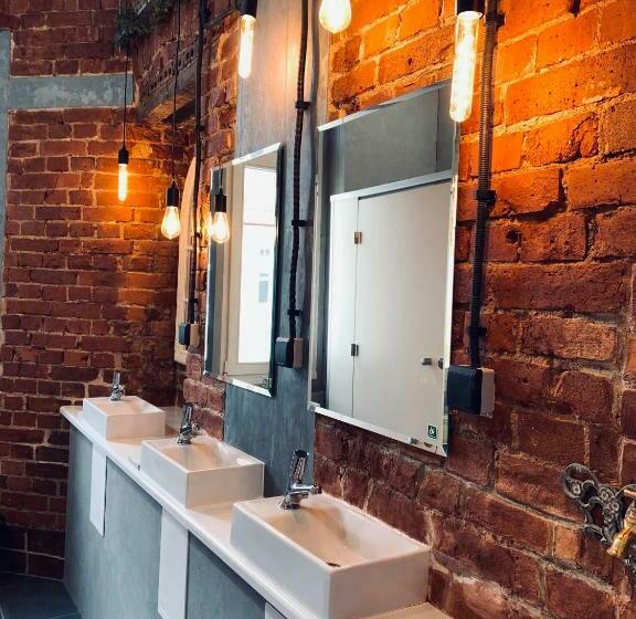 اتاق استاندارد با سرویس بهداشتی مشترک, Chilli Hostel