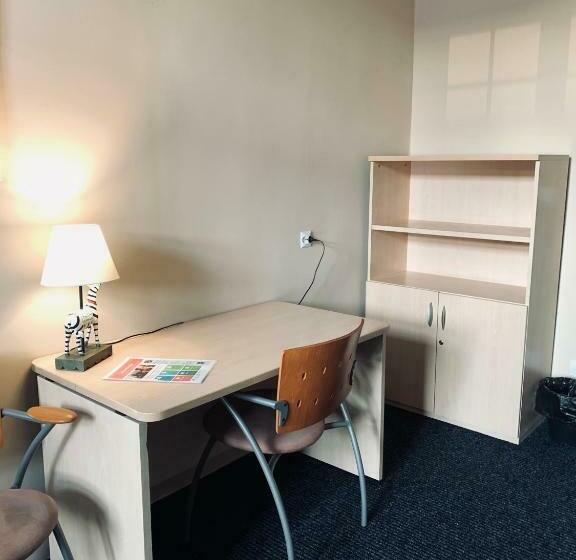 اتاق استاندارد با سرویس بهداشتی مشترک, Chilli Hostel