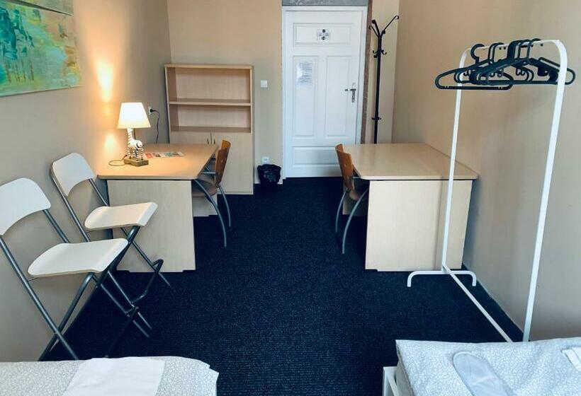 Quarto Estandar Banheiro Compartilhado, Chilli Hostel